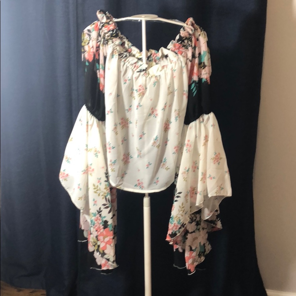 NWT large bell sleeve crop top